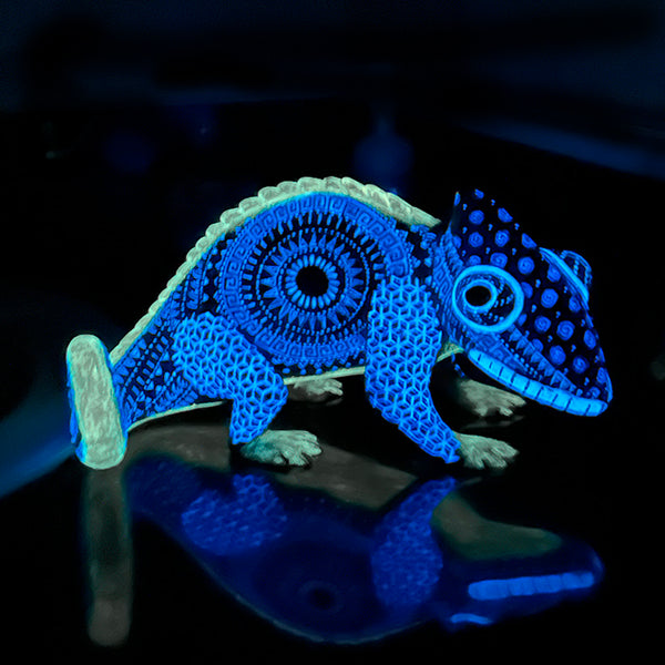 Saul Aragon: Chameleon Woodcarving
