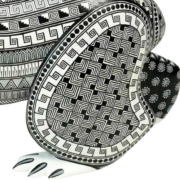 Anel Shunashi: Snow Bear Woodcarving