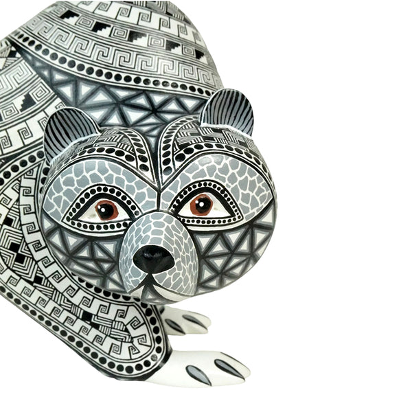 Anel Shunashi: Snow Bear Woodcarving