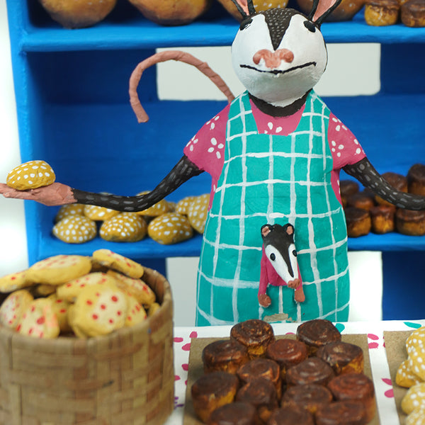 (LYWY ) Antonio Alonso: Bakery Paper Mache