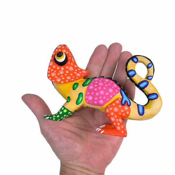 Armando Jimenez: Baby Chameleon Woodcarving