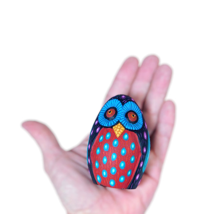 Carolina Sandoval & Kengi: Little Owl Woodcarving