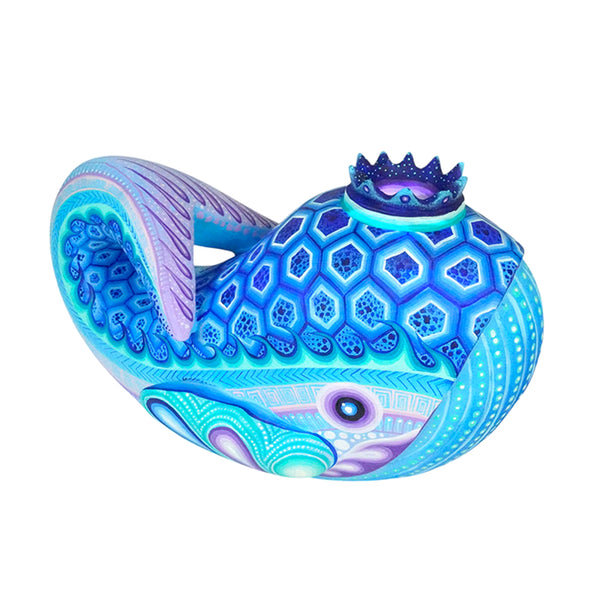 Carolina Sandoval & Kengi: Superb Queen Whale Woodcarving