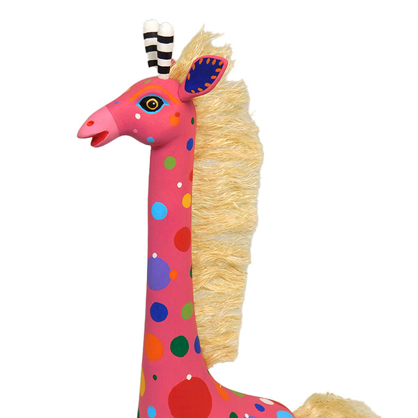 Luis Pablo: Giraffe Woodcarving