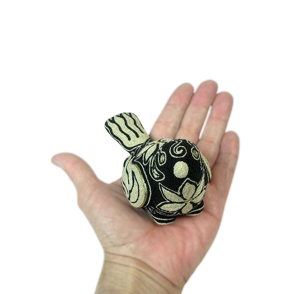 Huichol: Yarn Warbler Bird Figurine