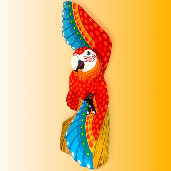 Luis Pablo: Spectacular Macaw Woodcarving