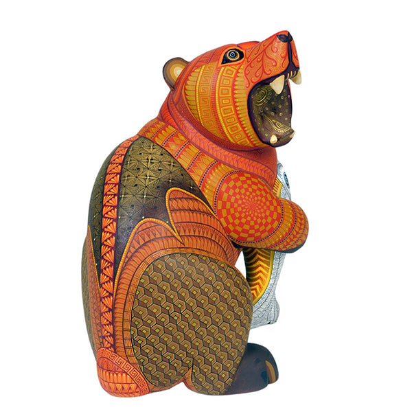 Isabel Fabian: Grizzly Bear Woodcarving