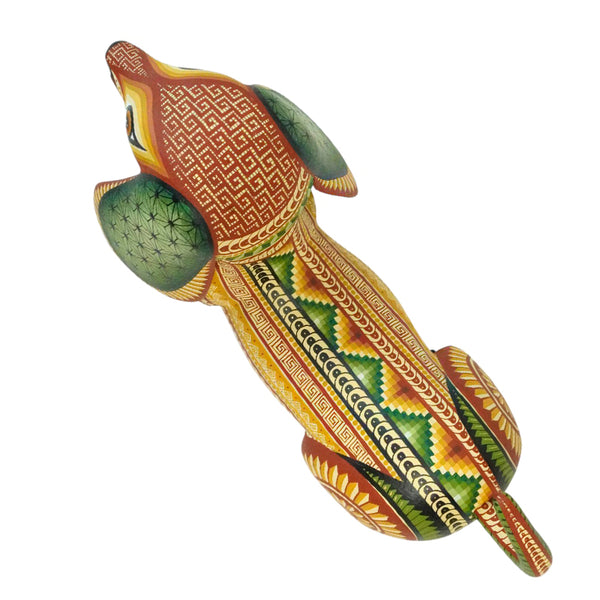 Ivan Fuentes: Elegant Dachshund Woodcarving