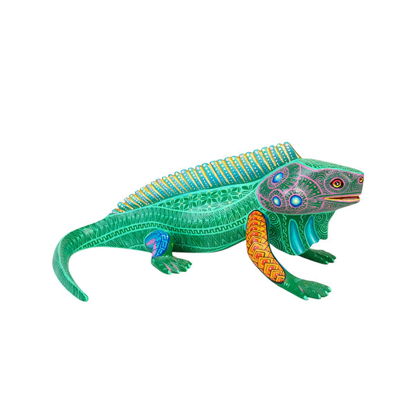 Jorge Vazquez: Fabulous Miniature Iguana Woodcarving