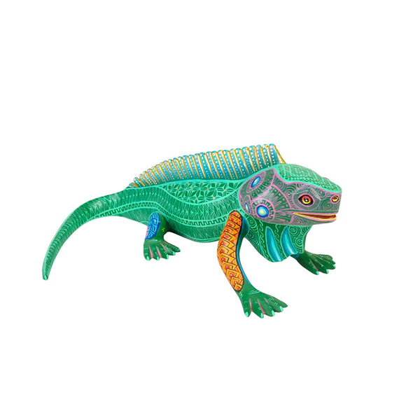 Jorge Vazquez: Fabulous Miniature Iguana Woodcarving