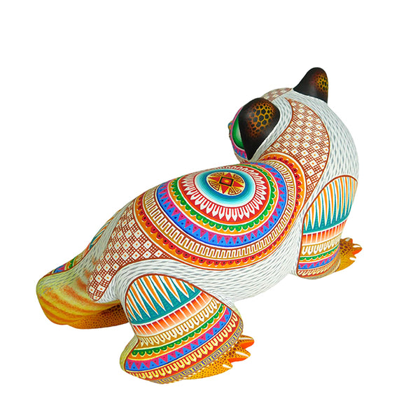 Julia Fuentes: Superb Polar Bear Sculpture