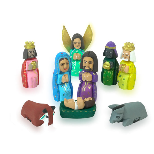 Justo Xuana: Nativity Creche Woodcarving