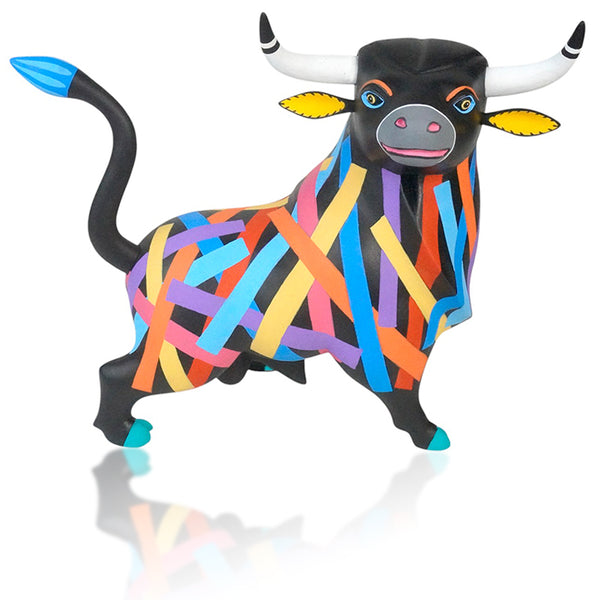 Luis Pablo:Magnificent Streamers Bull Sculpture