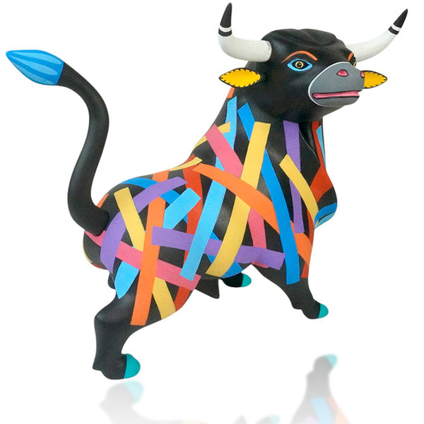 Luis Pablo:Magnificent Streamers Bull Sculpture