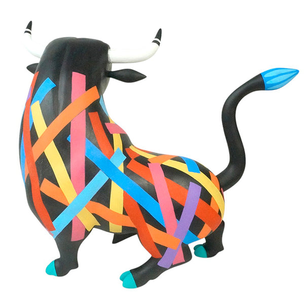 Luis Pablo:Magnificent Streamers Bull Sculpture