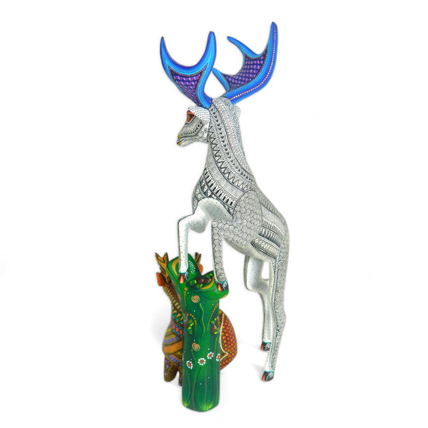 Manuel Cruz: One Piece Sculpture Deer & Fawn