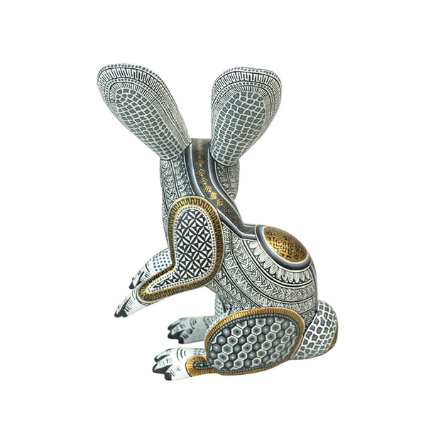 Manuel Cruz: Exquisite Little Rabbit Woodcarving