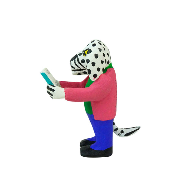 Maximino Santiago: Dalmatian Reader Woodcarving