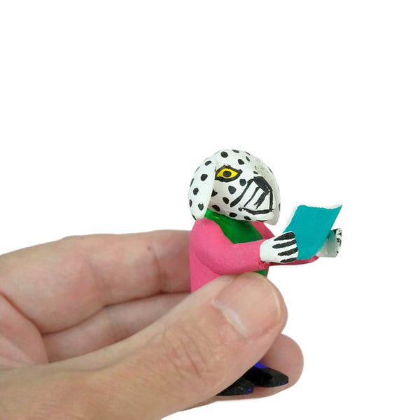 Maximino Santiago: Dalmatian Reader Woodcarving