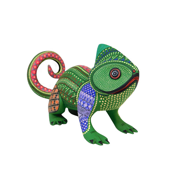 Neri & Soledad Cruz: Little Chameleon Woodcarving
