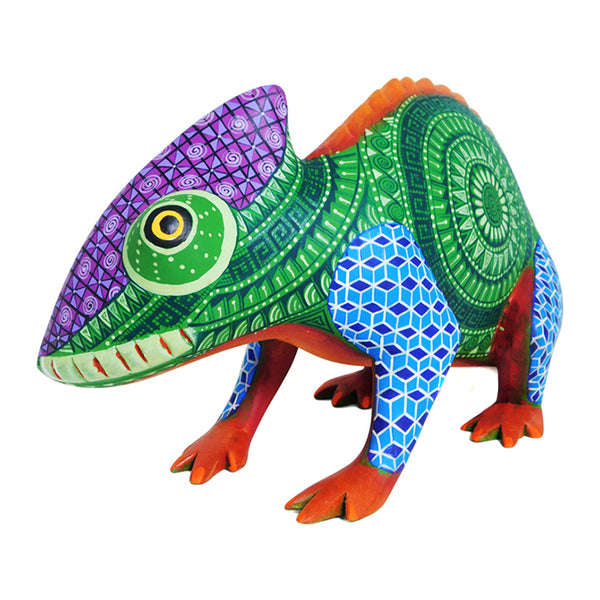 Saul Aragon: Chameleon Woodcarving