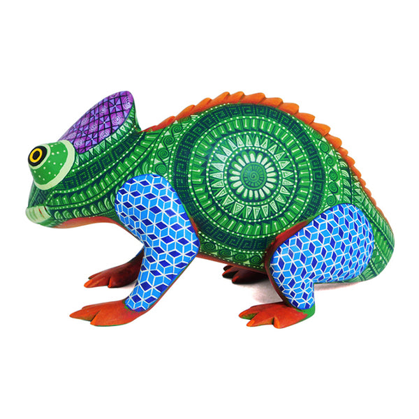 Saul Aragon: Chameleon Woodcarving