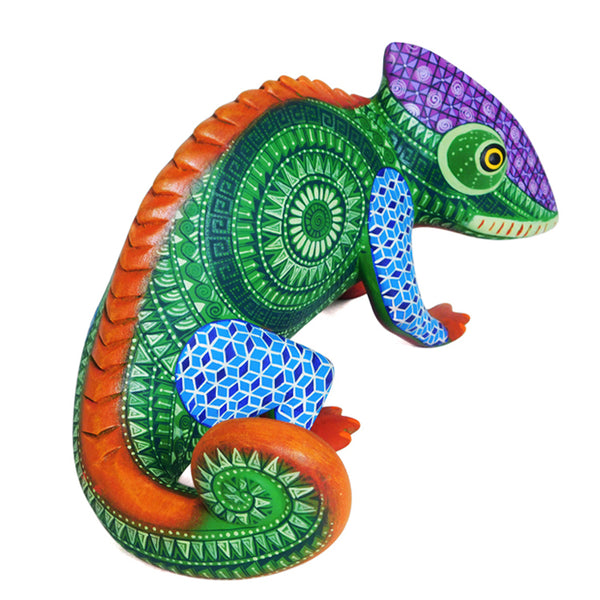 Saul Aragon: Chameleon Woodcarving