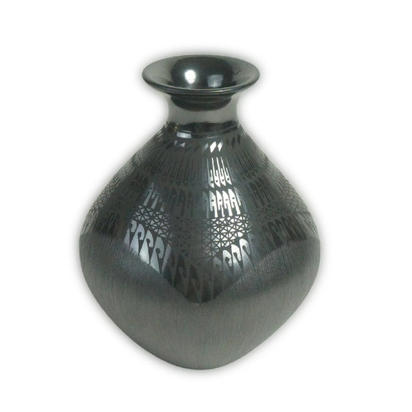 Susy Martinez: Black on Black Olla Mata Ortiz