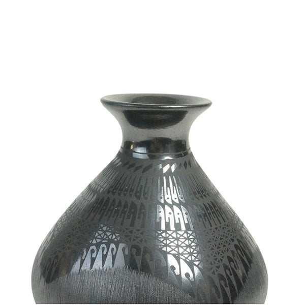 Susy Martinez: Black on Black Olla Mata Ortiz