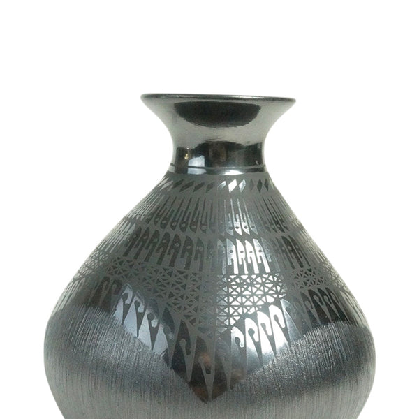 Susy Martinez: Black on Black Olla Mata Ortiz