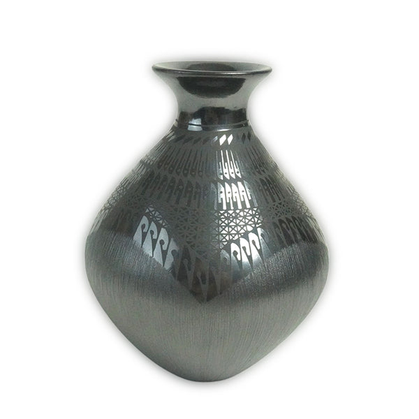 Susy Martinez: Black on Black Olla Mata Ortiz