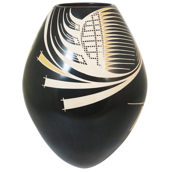 Betty Quezada: Tall Macaw Mata Ortiz Pot