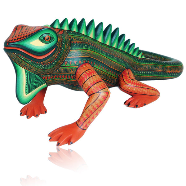 Pedro Carreño: Grand Cayman Iguana Woodcarving