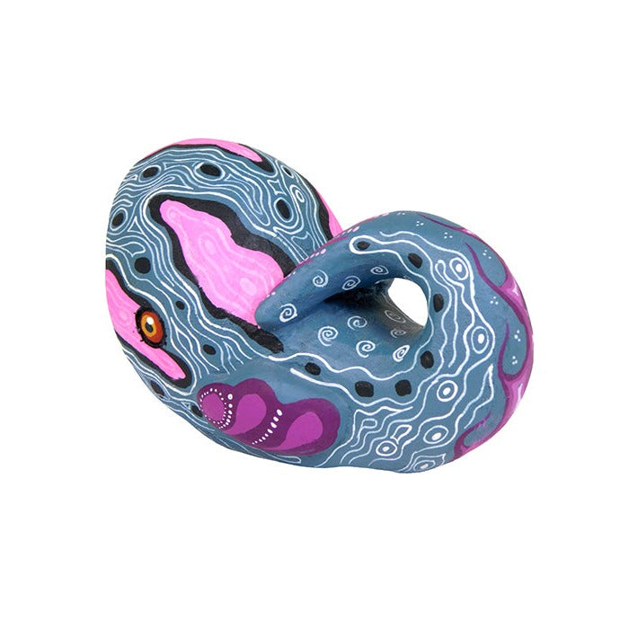 Carolina Sandoval & Kengi Santos: Little Whale Woodcarving