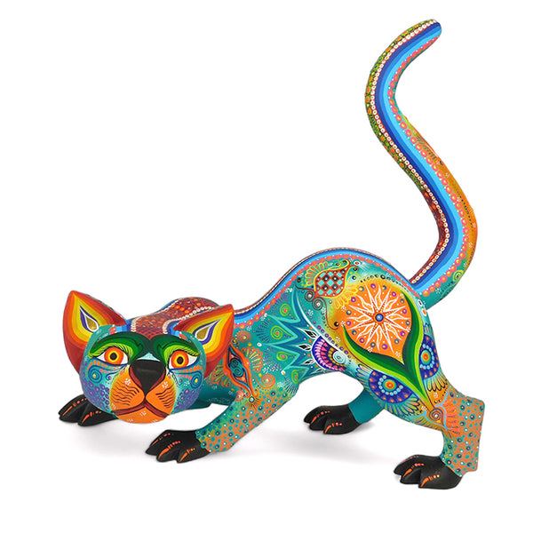 Cesar Melchor: Inqisitive Cat Woodcarving