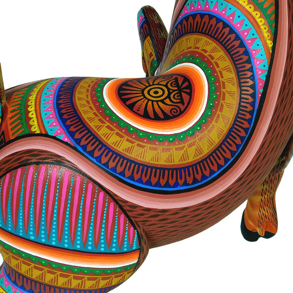 Julia Fuentes: Spectacular Deer Woodcarving