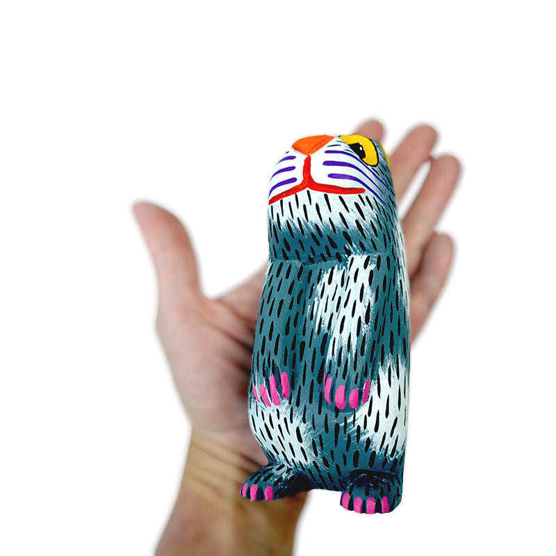 Eduardo Jimenez: Hamster Woodcarving