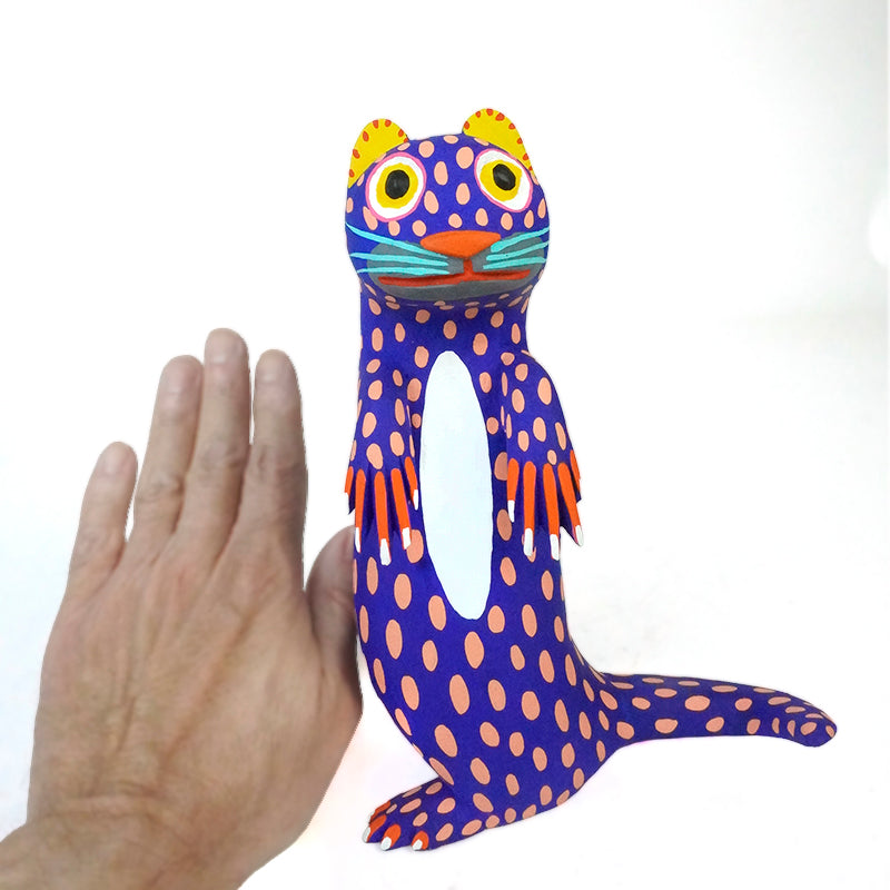 Eduardo Jimenez: Otter Woodcarving