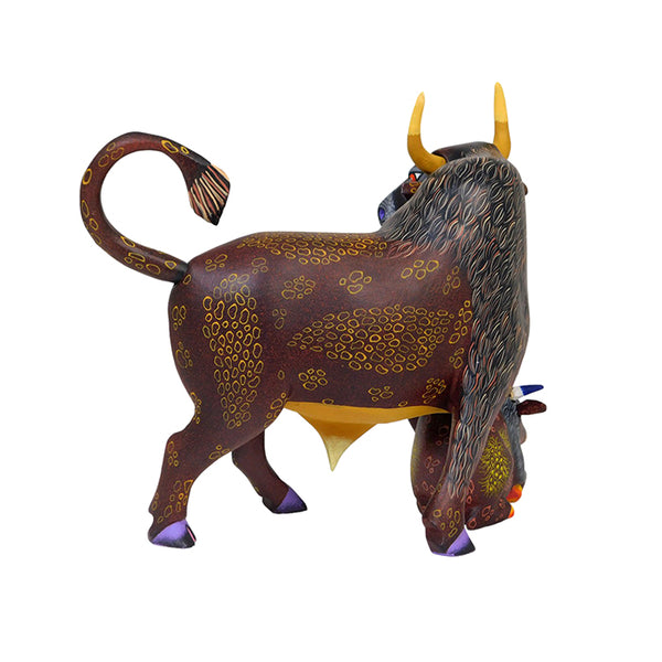 Eleazar Morales: Protective Bull & Calf Woodcarving