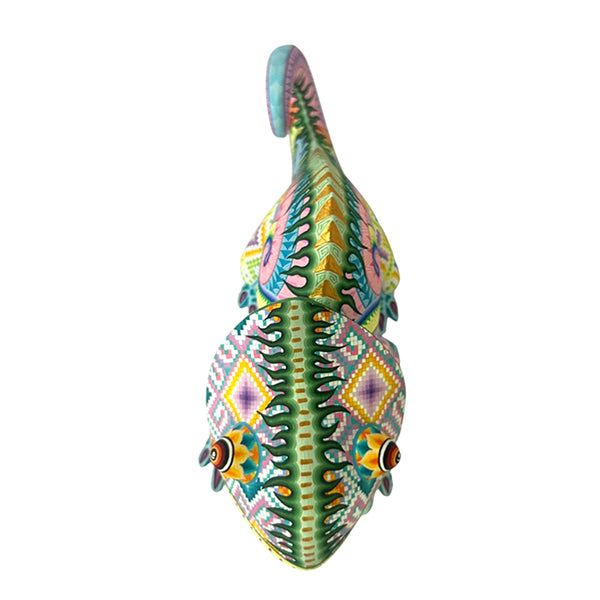 Fatima Fuentes: Spectacular Chameleon Woodcarving