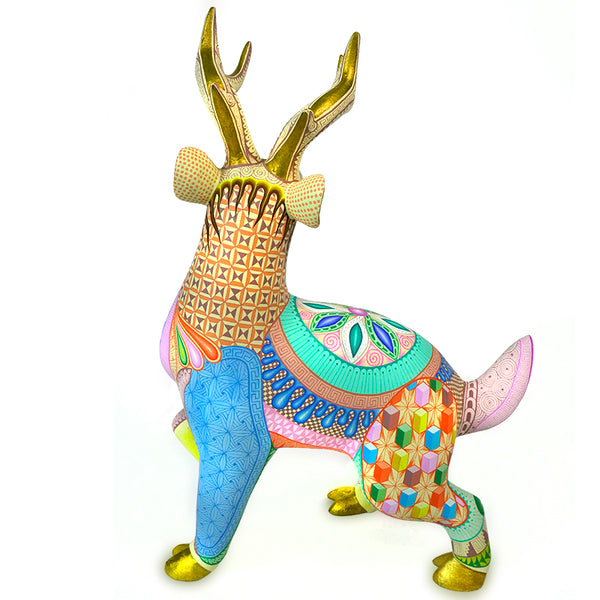 Fatima Fuentes: Spectacular Deer Woodcarving