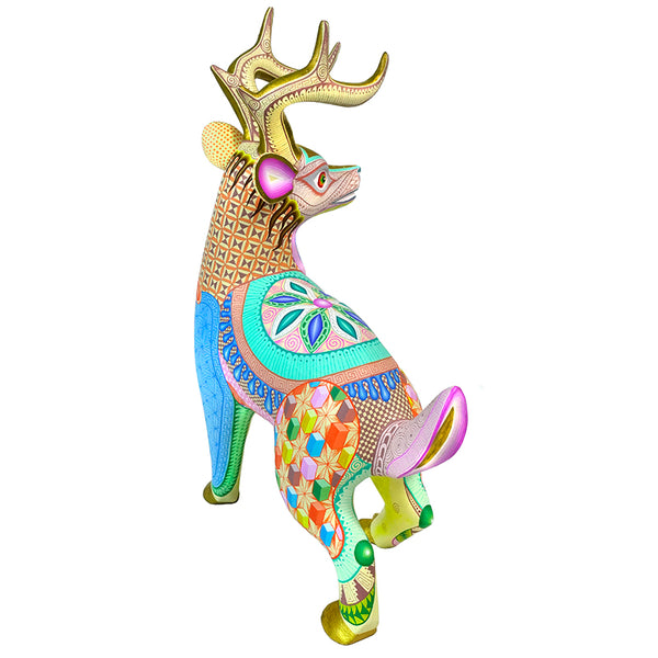 Fatima Fuentes: Spectacular Deer Woodcarving