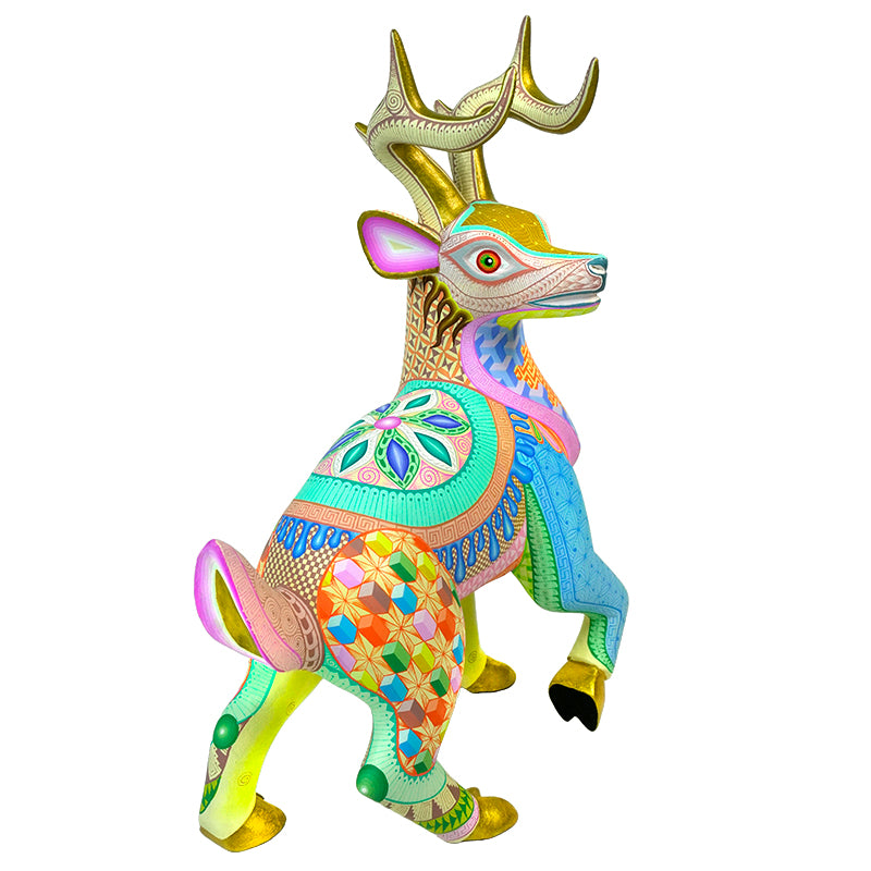 Fatima Fuentes: Spectacular Deer Woodcarving