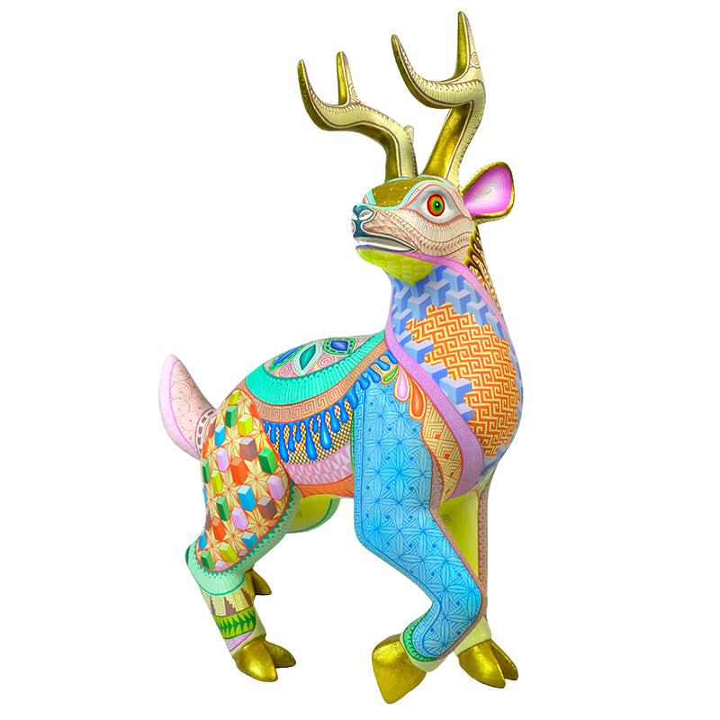 Fatima Fuentes: Spectacular Deer Woodcarving