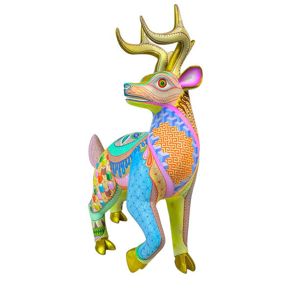 Fatima Fuentes: Spectacular Deer Woodcarving