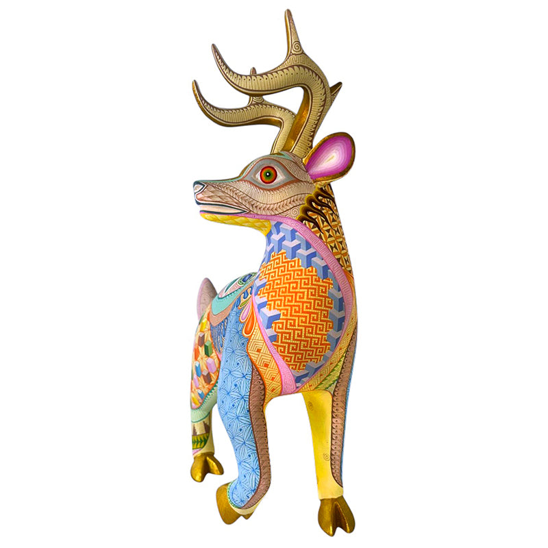 Fatima Fuentes: Spectacular Deer Woodcarving