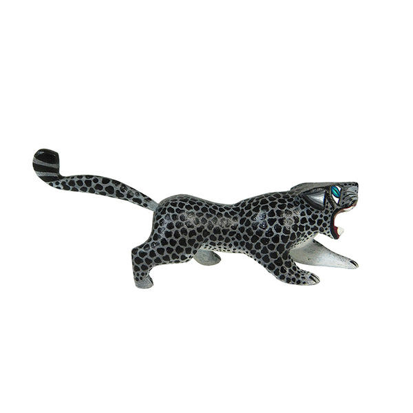 Faviola Fabian: Miniature Panther Woodcarviing