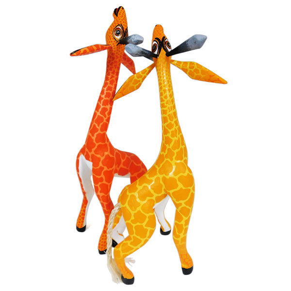 Faviola Fabian: Giraffes Alebrije