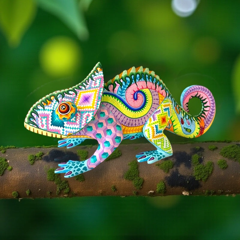 Fatima Fuentes: Spectacular Chameleon Woodcarving