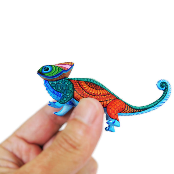 Isabel Fabian: Exquisite Micro Miniature Chameleon